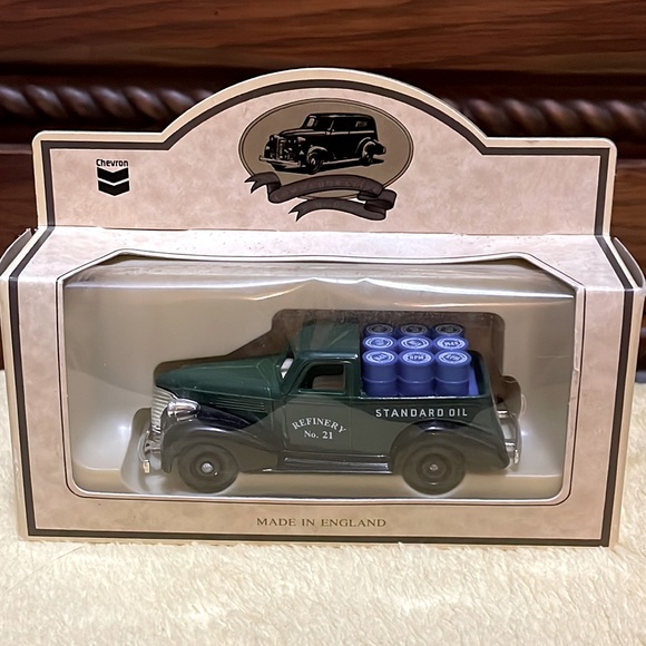 Chevron Commemorative Collection Die Cast Vehicles - 1 pkg of 3 Trucks - Picture 5 of 14